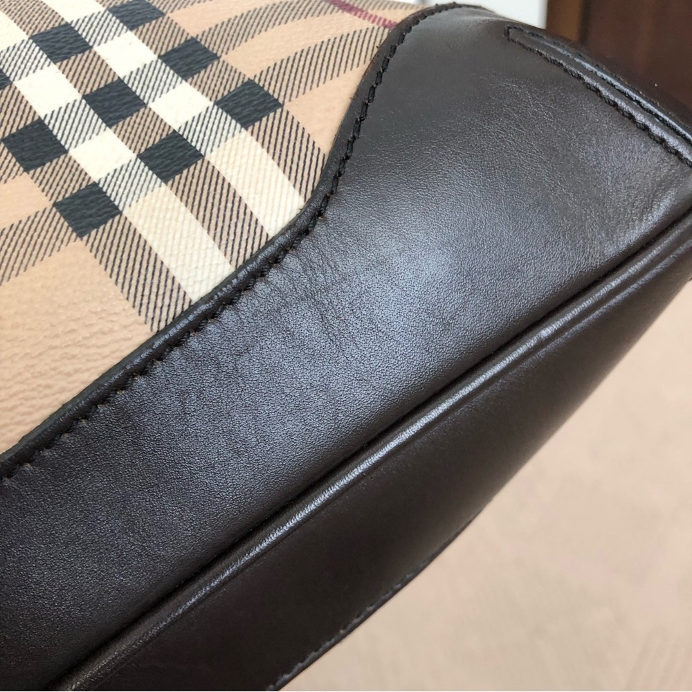 Auth Burberry Check and brown leather crossbody bag - Picture 10 of 17